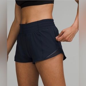 Lululemon true navy 2.5 high rise hotty hots size 6